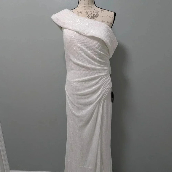 NWT Mac Duggal One-Shoulder Ruched Sequined White Gown Size 14 - Picture 5 of 7